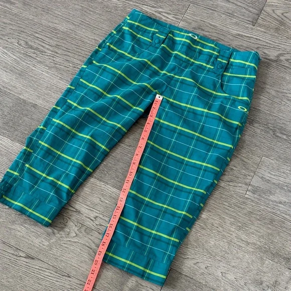 🌼OAKLEY🌼 Golf Palm Plaid Capri Pants, Size 12 - Picture 5 of 9